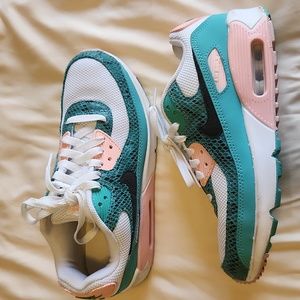 Nike Air Tennis Shoes